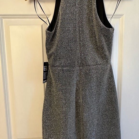 Express dress - Picture 2 of 4